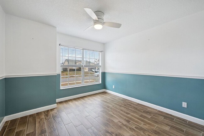 Building Photo - Fully renovated and updated 3/2/2 home with HUGE fenced yard in East Orlando