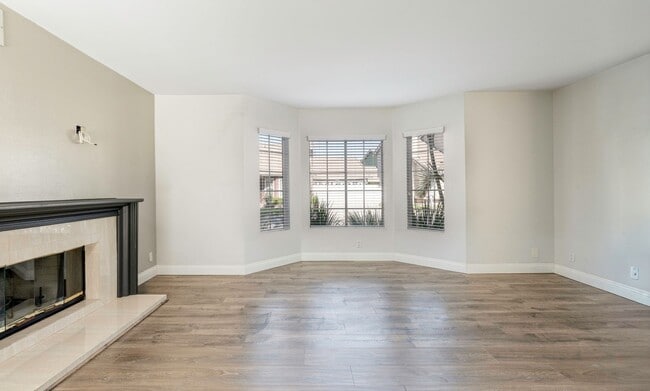 Building Photo - 2 Story dream home, 3 bedroom, 2 and 1/2 B...