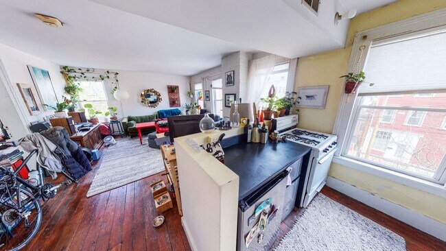 Building Photo - Luxuriously Remodeled 1BR Suite in East Rock | Designer Island Kitchen | Steps to Yale SOM