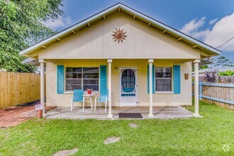 Building Photo - Super Cute Guest House!