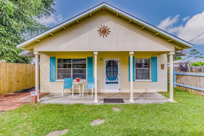 Primary Photo - Super Cute Guest House!