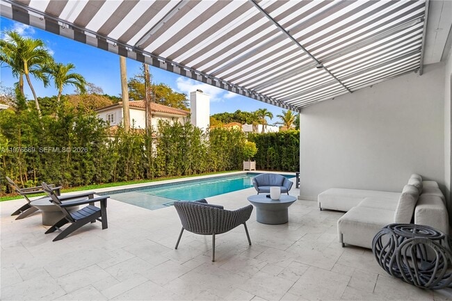 Building Photo - 2015 Country Club Prado