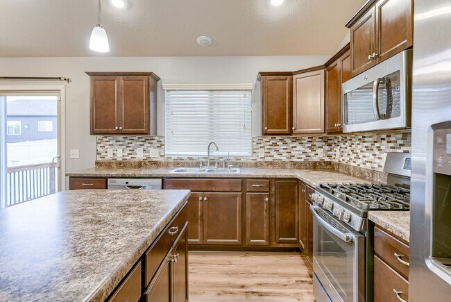 Building Photo - Elkhorn 3 Bedroom!!