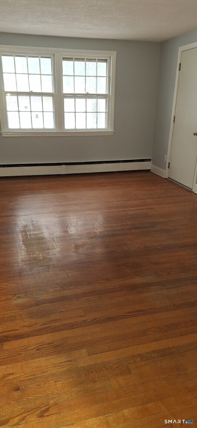 Building Photo - 10 Carpenter Rd