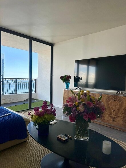 Building Photo - 555 NE 15th St