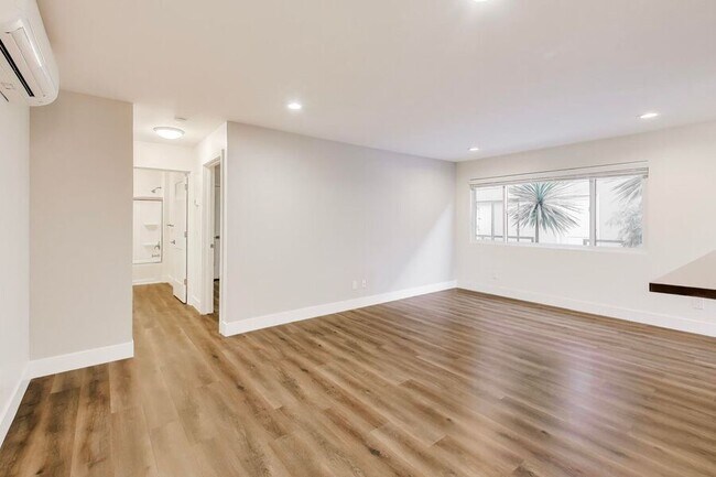 Building Photo - 1662 Hollenbeck Ave