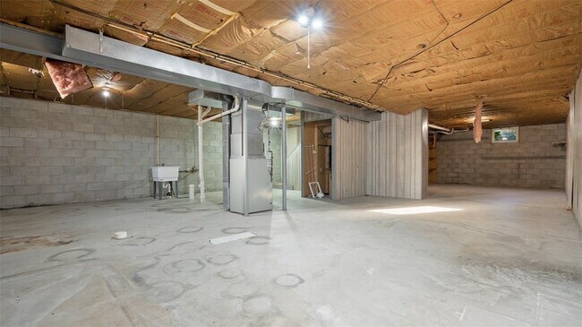 Building Photo - 602 Cassandra Dr