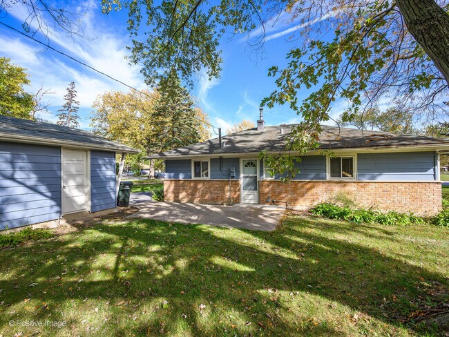 Building Photo - 353 Blackhawk Dr