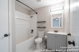 Building Photo - 423 Golden Walk