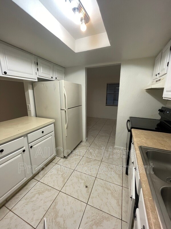 Building Photo - 4932 Sanoma Village