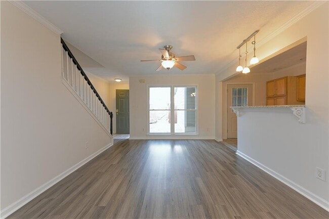 Building Photo - 4943 Meadow Ln