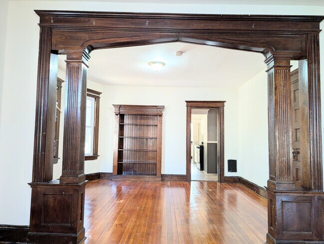 Building Photo - 133 Poplar St