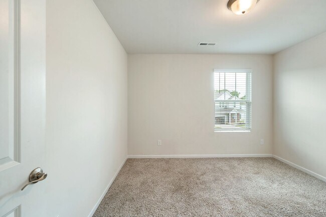 Building Photo - Perfect Mebane rental with 5 bedrooms and ...