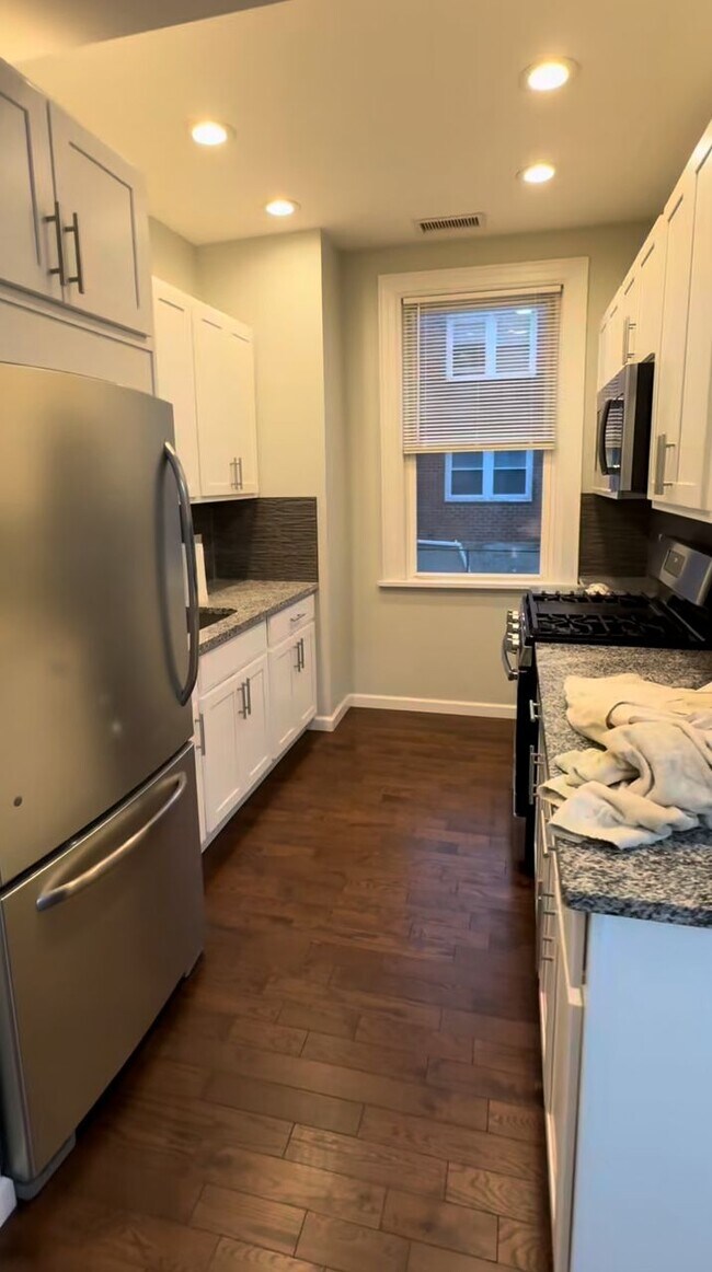 Building Photo - 8633 59th Ave