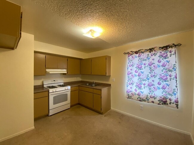 Building Photo - 15156 Elm Ct