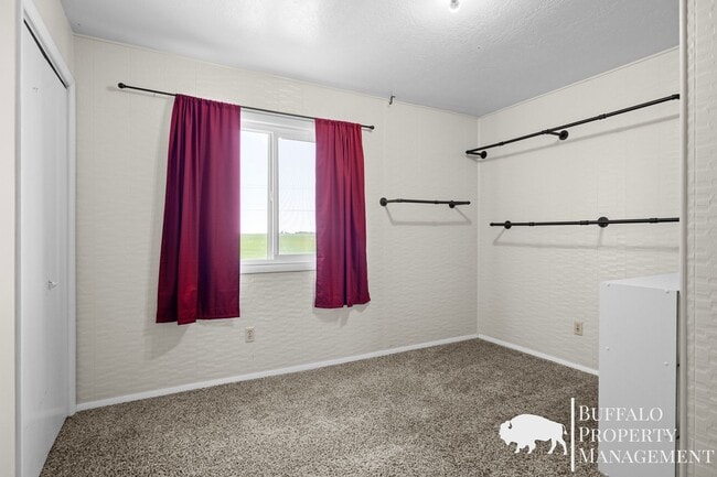 Building Photo - Charming Country Home on 2 Acres | 5 Bed | 3 Bath | Blackfoot, ID