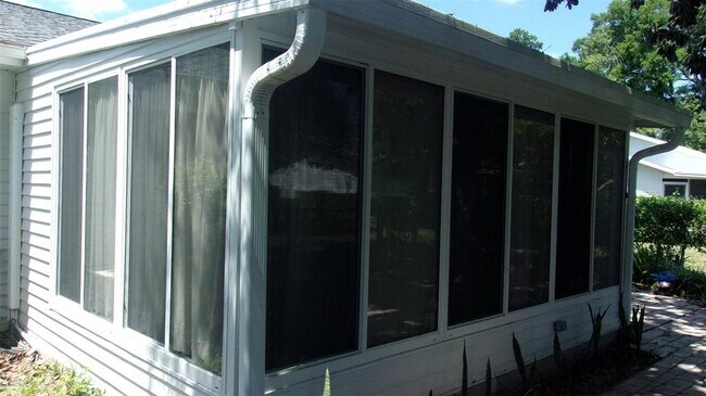 Building Photo - 10821 SW 83rd Ct