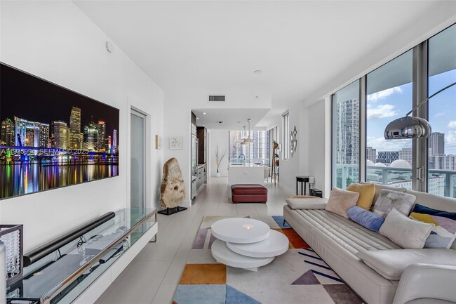 Building Photo - 900 Biscayne Blvd