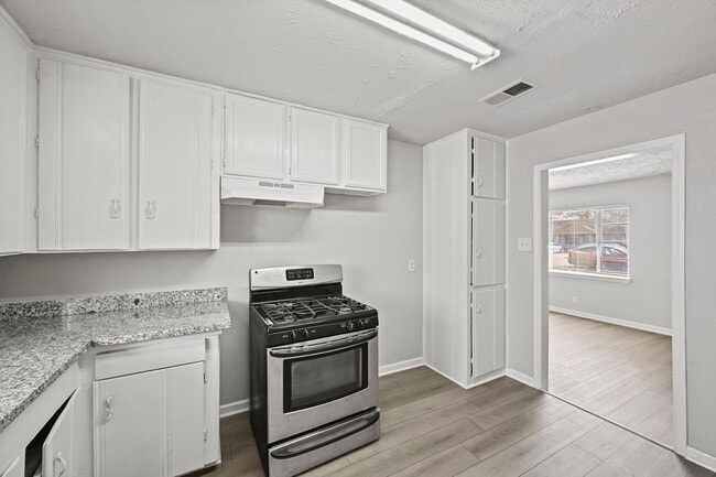 Building Photo - 8829 Woodlyn Rd