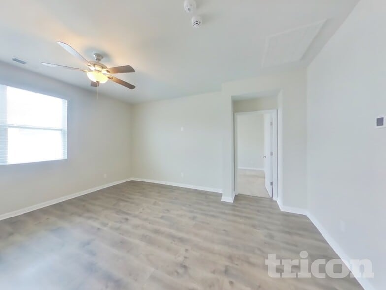 Building Photo - 4050 Beach Wy