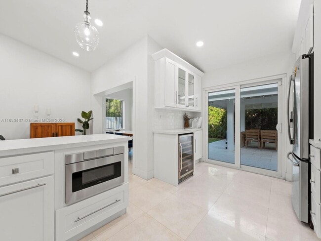 Building Photo - 10921 SW 116th Ave