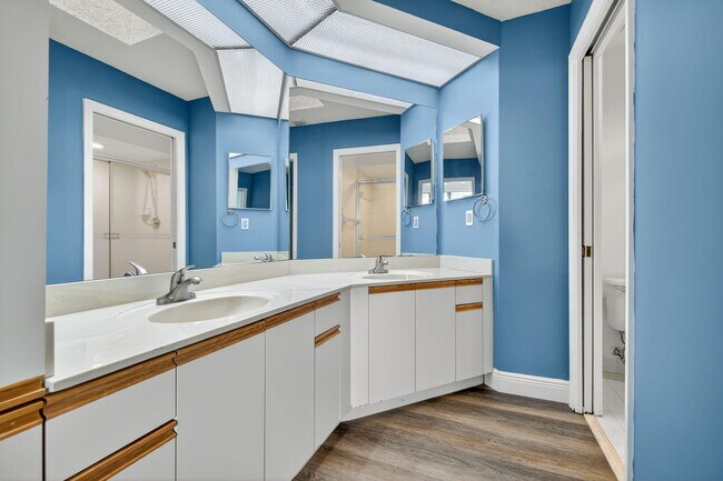Building Photo - 6101 SE Landing Way