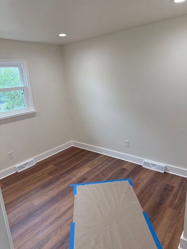 Building Photo - 420 Tintsman Ave