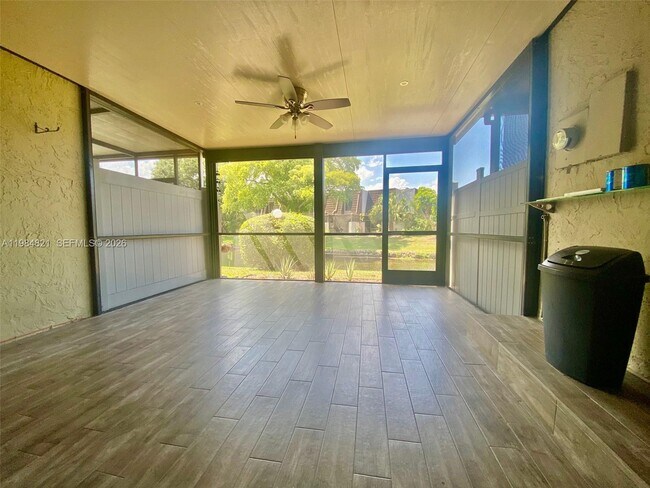 Building Photo - 8975 Palm Tree Ln