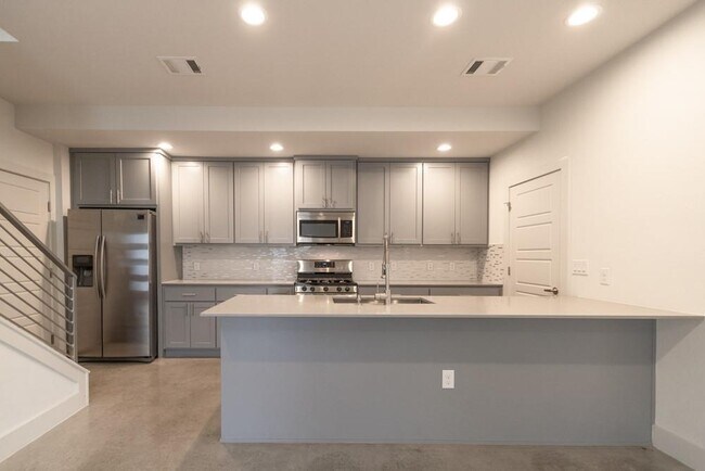 Building Photo - 7301 Providence Ave