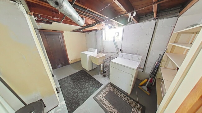 Building Photo - "3-Bed Home with Gleaming Hardwood Floors ...