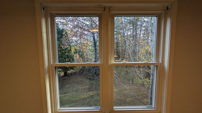 Building Photo - Spacious Three Bedroom Condo