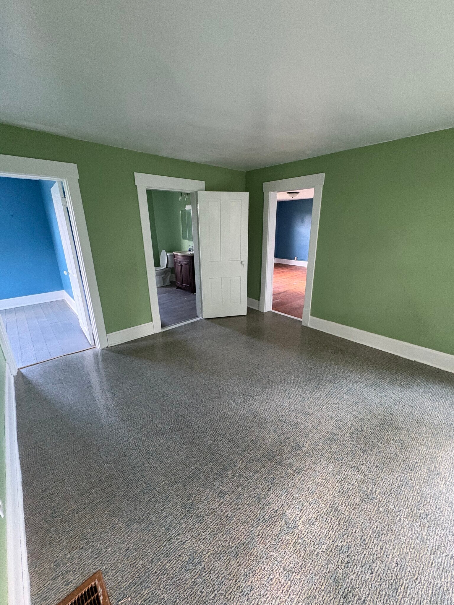 Upstairs sitting area/bonus room - 6455 Lithopolis Rd