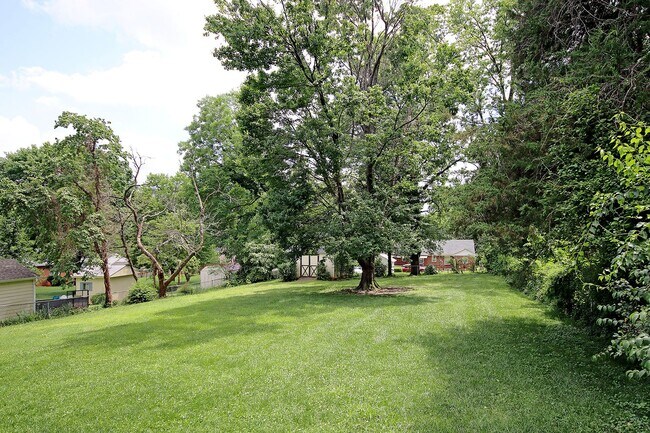 Building Photo - Locust Grove Home With Fenced Yard