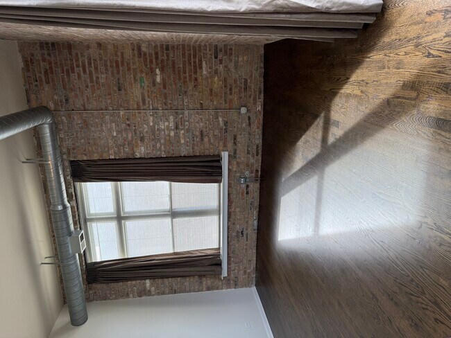 Building Photo - 949 N Willard Ct