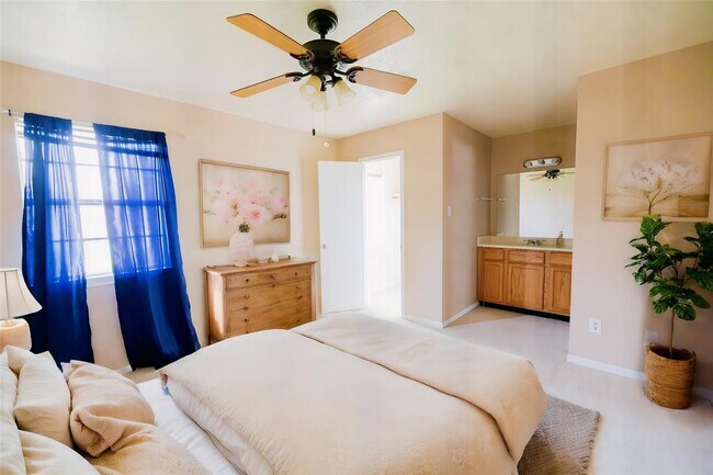 Building Photo - 1907 Country Village Blvd