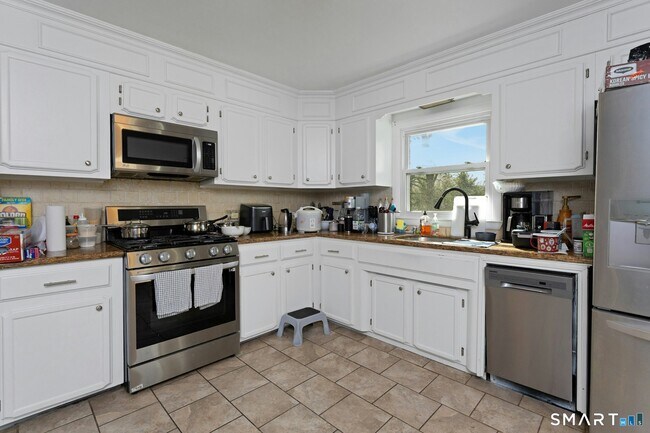 Building Photo - 25 Quinsey Dr