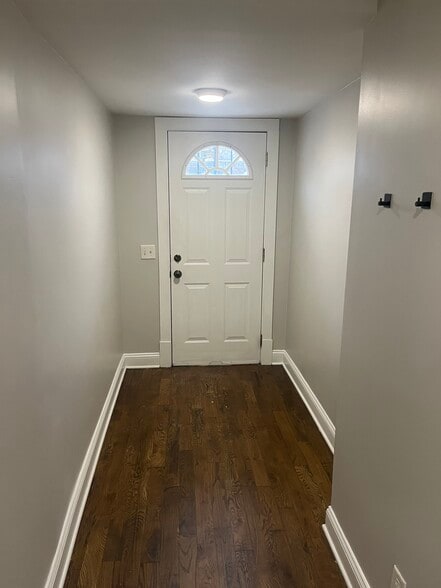 Building Photo - 112 Chicago Ave