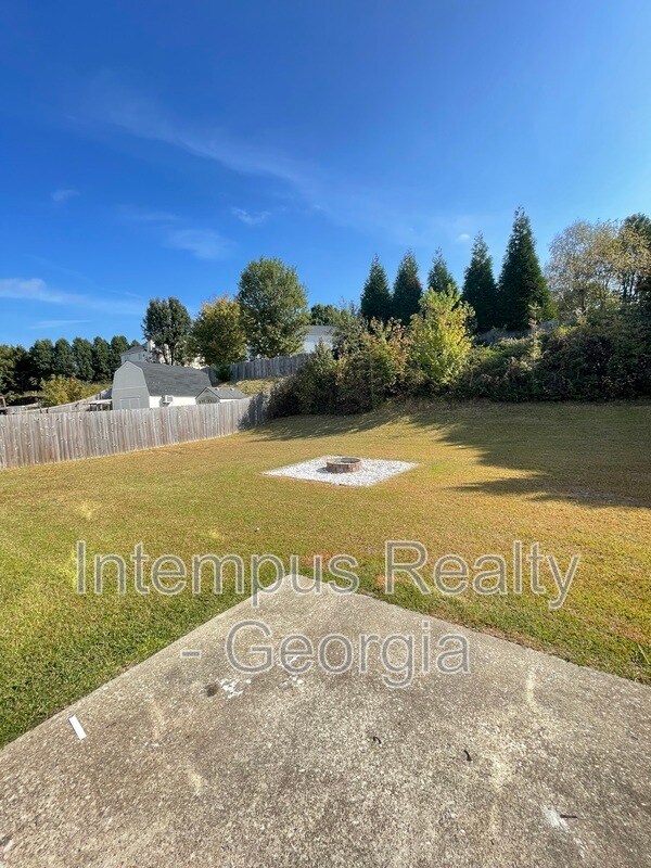 Building Photo - 2054 Pierce Way