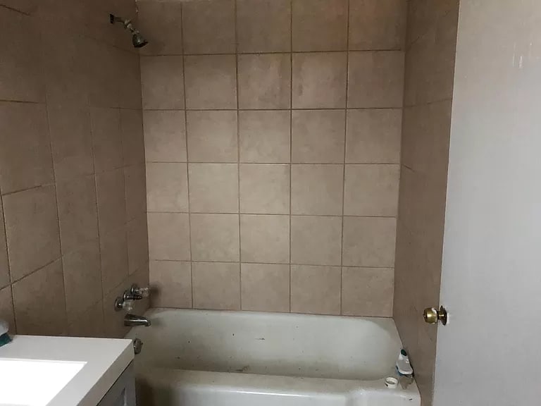 Building Photo - 635 Fall River Ave