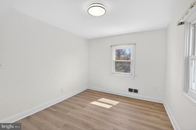 Building Photo - 1870 Yakona Rd