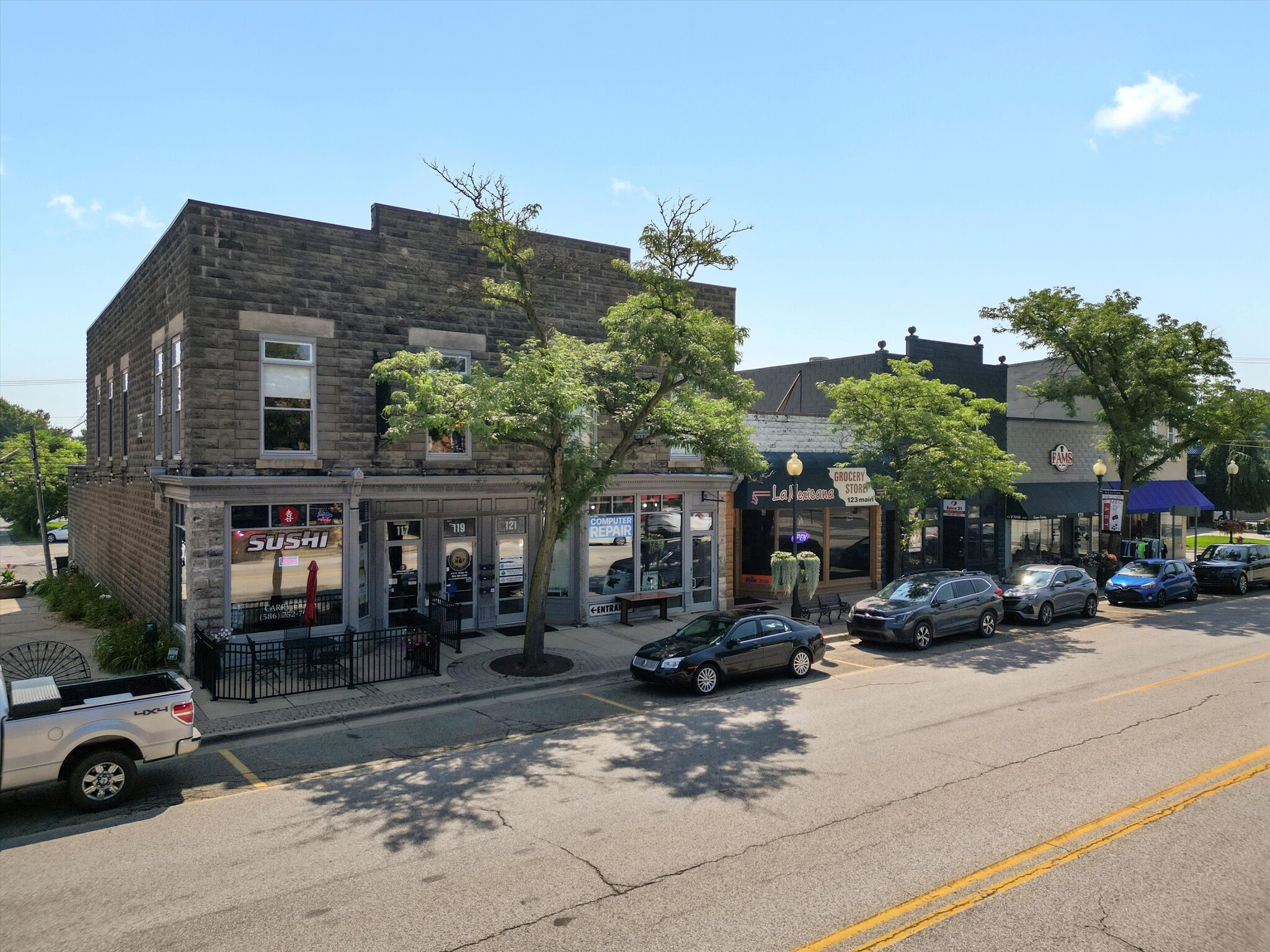 Building Photo - 125 S Main St