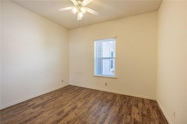 Building Photo - 2414 Longview St