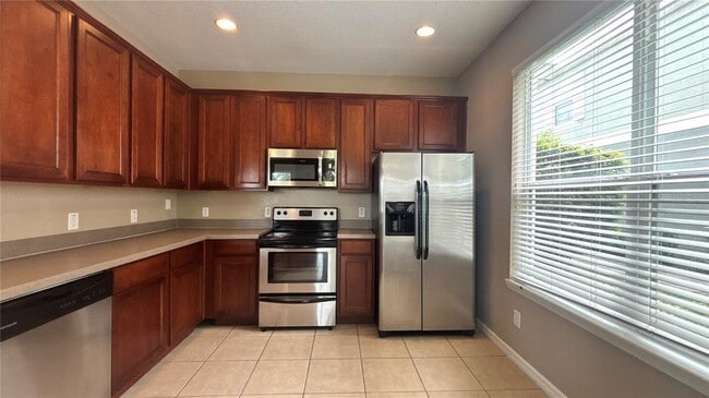 Building Photo - 2045 Estancia Cir