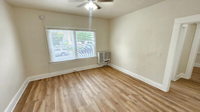 Primary Photo - 1330 W 11th St