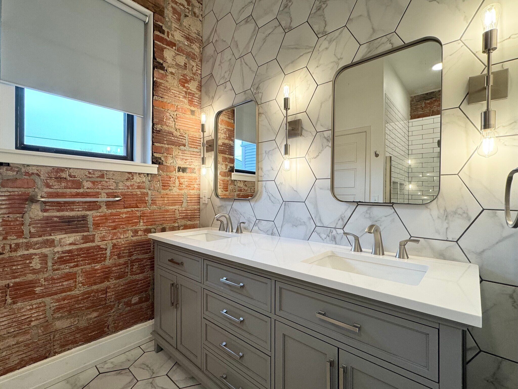 Building Photo - 1211 W 27th St