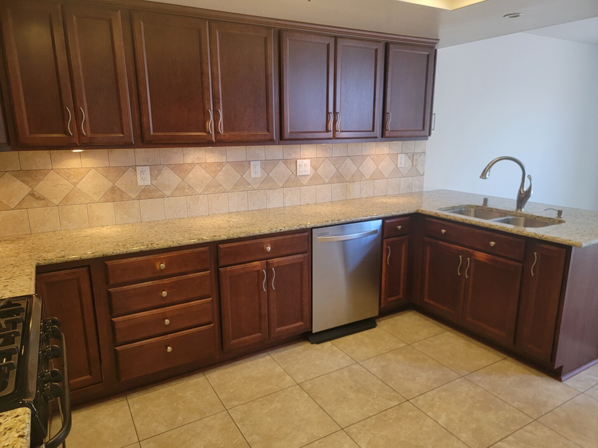 Kitchen - 1870 Outrigger Ln