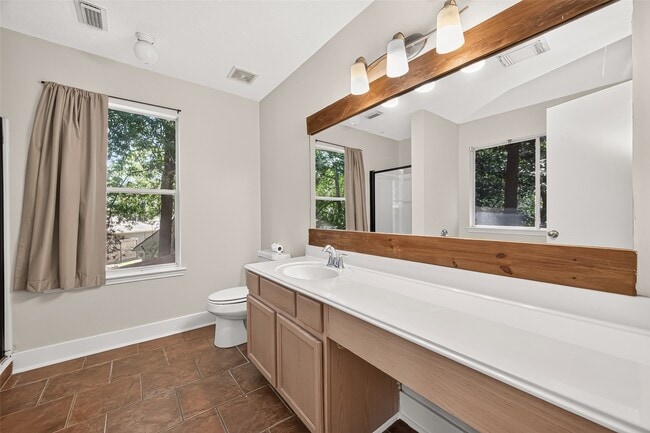 Building Photo - 18174 Woodsdale Ct