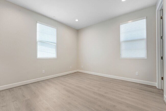Building Photo - Stunning New Build Home with Breathtaking ...