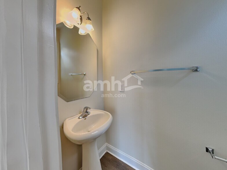 Building Photo - 440 Tortoise Ln