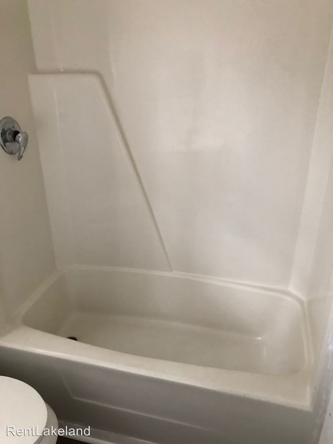 Building Photo - 945 Orange St